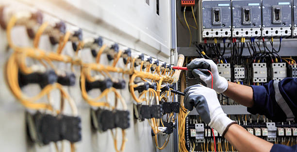 Professional Electrician technician working in Laureles, TX